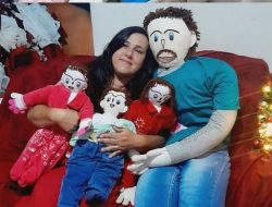 Terlalu Lama Jomblo, Wanita ini Menikah dengan Boneka dan Mengaku Punya Anak