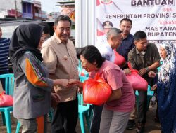 Puluhan Warga Bone Terima Bantuan