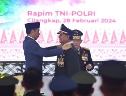 Prabowo Resmi Terima Jenderal Kehormatan Bintang 4 dari Presiden Jokowi