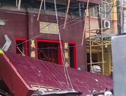 Kanopi Klenteng Kwan Kong Makassar Ambruk, Dua Orang Luka
