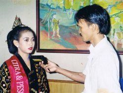 Hadiah Buku “Seandainya Saya Wartawan Tempo” dari PRSSNI