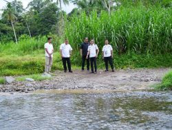Terima Keluhan Warga, Pj Bupati Sinjai Akan Bangun Jembatan
