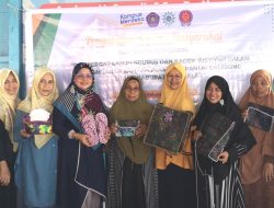 Dosen dan Mahasiswa Unismuh Makassar Edukasi Pengelolaan Sampah Plastik di Galesong