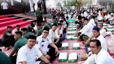 Camat Tamalate Ikut Serta Pecahkan Rekor MURI dengan Ifthar Terpanjang