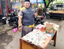 Selama Ramadhan, ‘Relawan Maccini for IAS Gubernurku’ Bagi Takjil di Kerung-kerung