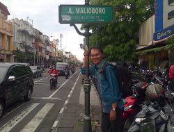 CATATAN SEPANJANG JALAN: Identitas dan Sejarah Kota