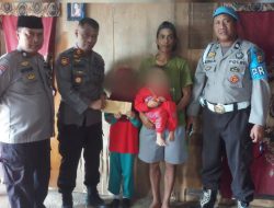 Nuraeni, Murid SD yang Mengendong Adiknya ke Sekolah Dapat Tali Asih dari Kapolres Sinjai