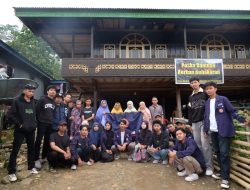 HUMANIKOM Fisip Unismuh Makassar Bantu Korban Kebakaran di Soppeng