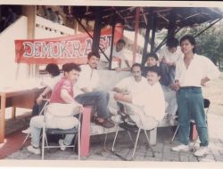 Tukang Bikin Spanduk