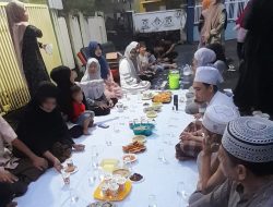 Warga Kompleks Anggrek Mugellona Kelurahan Tombolo Gelar Buka Puasa Bersama di Jalan