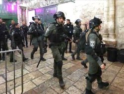 Israel Serang Jamaah Itikaf di Masjid Al Aqsa