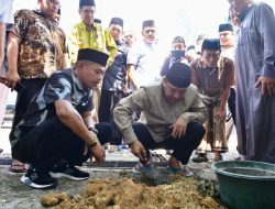 Pj Gubernur Sulsel Lakukan Peletakan Batu Pertama Menara Masjid Nurul Ilmi Himal SMPPMADAGA Bone