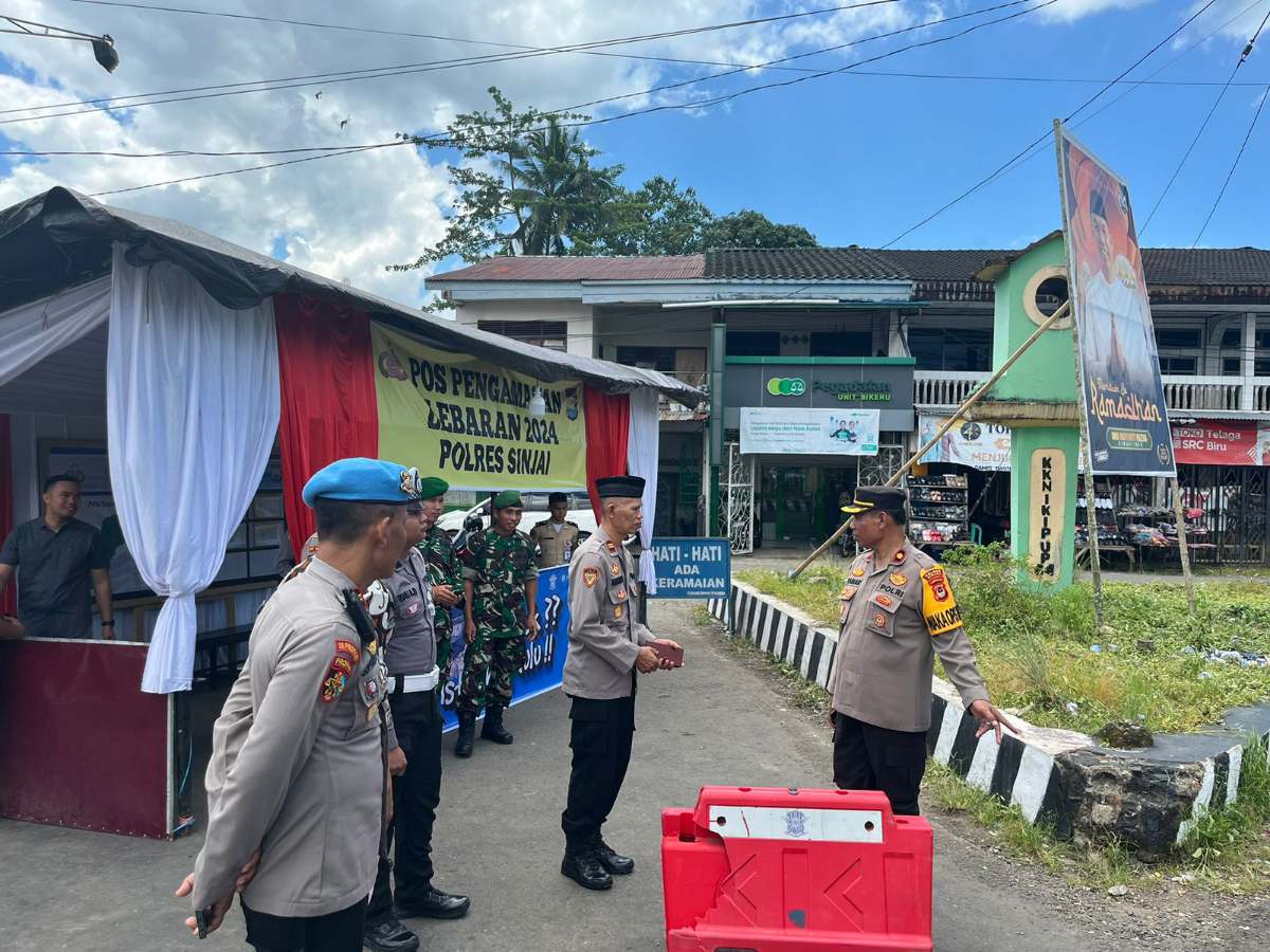Wakapolres Sinjai Kompol Tamar,S.Sos.,MH melakukan pemantau Pos Pengamanan di Bikeru, Kelurahan Sangiasseri, Kecamatan Sinjai