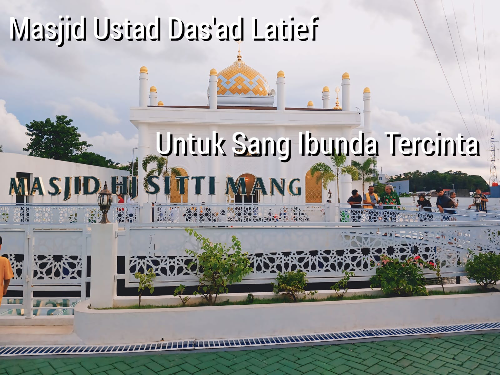 Masjid Hj. Sitti Mang, yang diambil dari nama ibunda Sang Dai Kondang ustad Das'ad Latief.