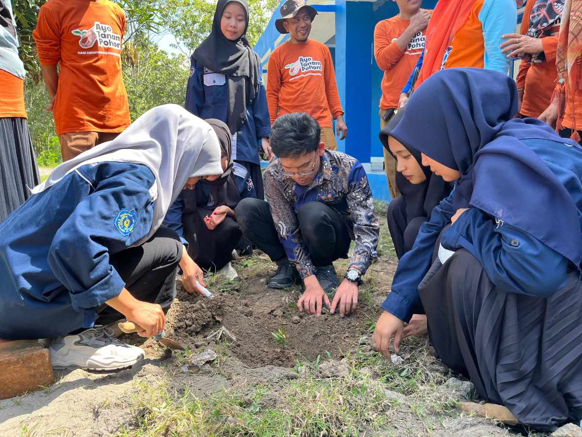 Unismuh Bulukumba dan DLH Bulukumba rayakan Hari Bumi