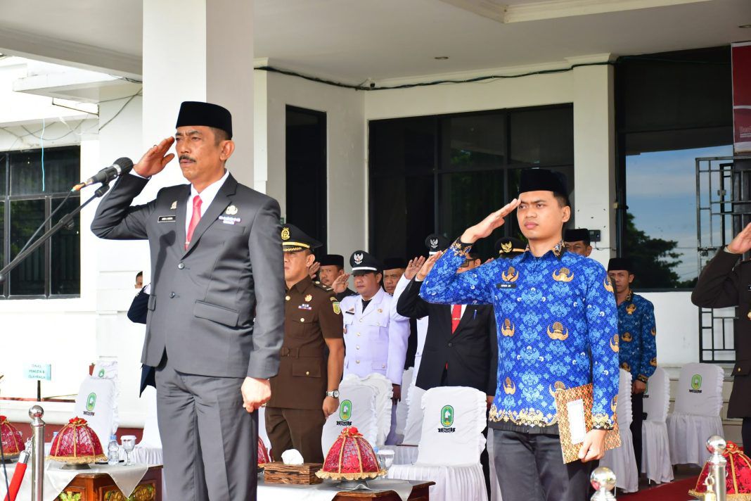 Sekretaris Daerah (Sekda) Sinjai Andi Jefrianto Asapa bertindak sebagai pembina upacara hari otoda