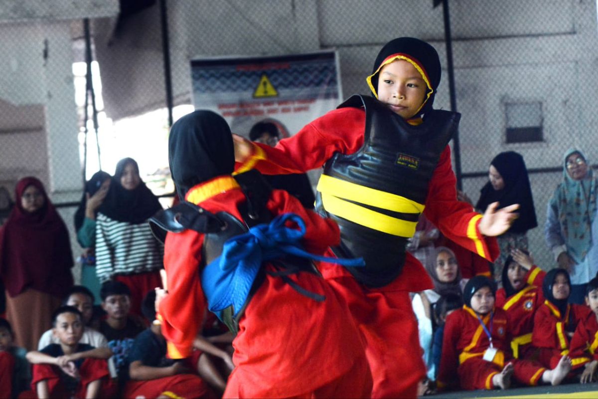 Aina Fadhillah Ramadhan, salah satu siswi SD Negeri Balang Baru 1 berhasil meraih medali emas,