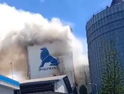 Gedung Pokphand di Makassar Terbakar