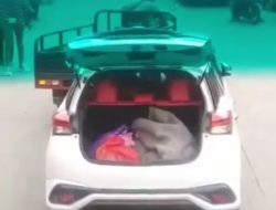 Sadis, di Depan Warga, Wanita Bermobil Tusuk Perempuan Penjaga Toko Hingga Tewas