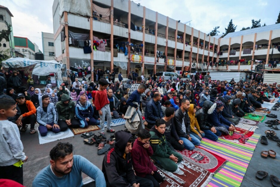 Warga Gaza shalat Ied di reruntuhan masjid