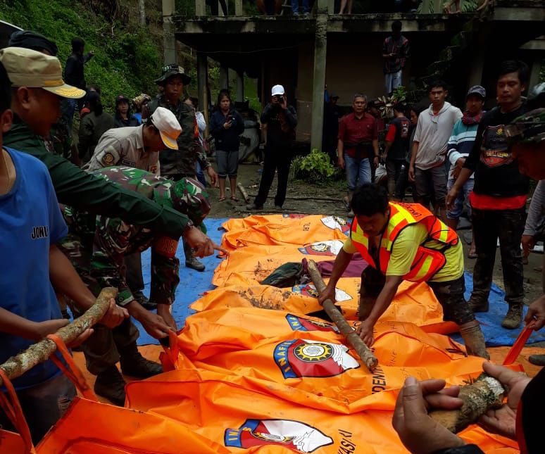 Korban longsor di Tator