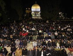 Polisi Israel Serbu Jamaah Subuh Masjid Al-Aqsa