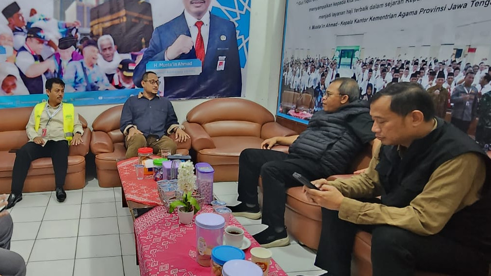 Staf Khusus Menteri Agama bidang Media dan Komunikasi Publik Wibowo Prasetyo meminta Garuda Indonesia menyiapkan mitigasi