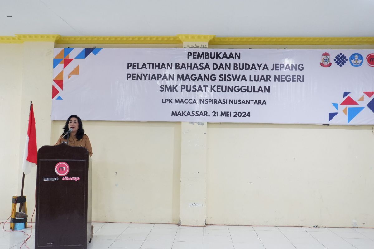 Kepala Dinas Tenaga Kerja (Kadisnaker) Kota Makassar Nielma Palamba membuka Pelatihan Bahasa dan Budaya Jepang