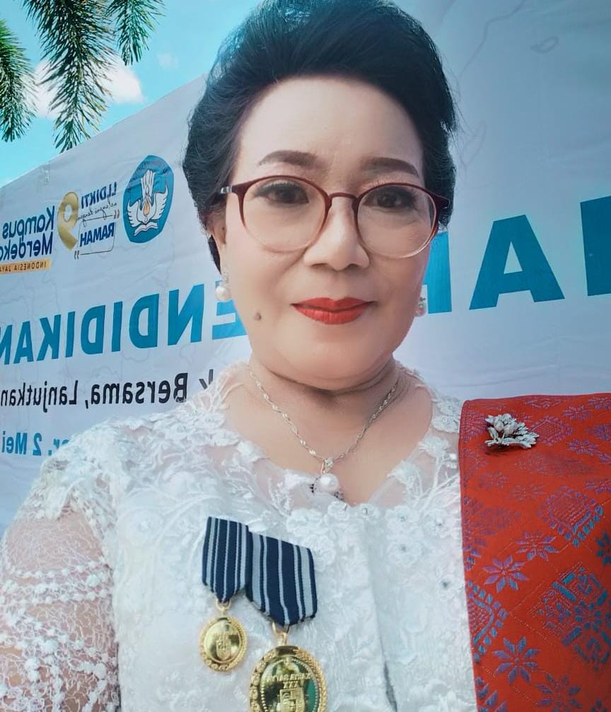 Dr. Dra. Fien Pongpalilu, SE.,M.Pd