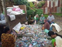 Lurah Parang Tambung Kunjungi Ibu-ibu K-Apel di Pusat LIKE