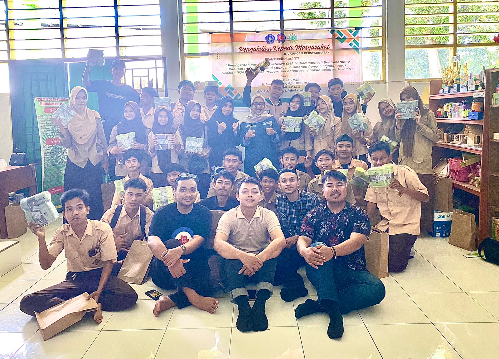 Edukasi Keamanan Pangan Jajanan Anak Sekolah (PJAS) dan Food Preparation dalam Menyiapkan Bekal ke Sekolah
