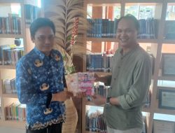 Momen Hari Buku Nasional, Rusdin Tompo Serahkan Buku ke DPK Provinsi Sulawesi Selatan