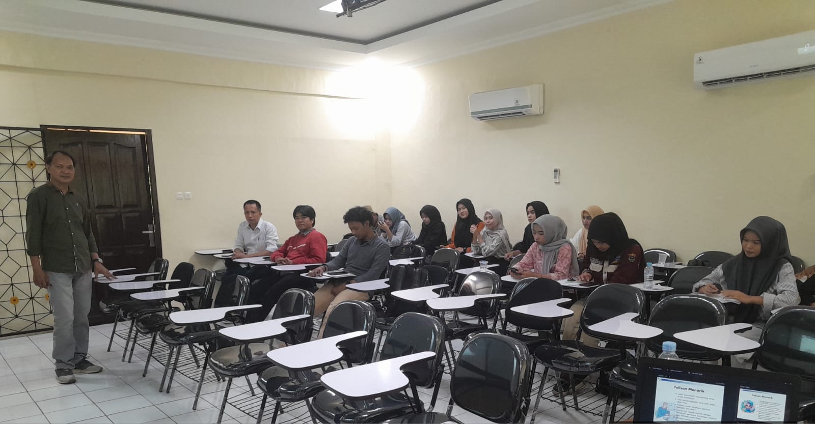 Praktisi mengajar: 10 ciri tulisan menarik di era digital