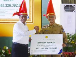 Amran Sulaiman Serahkan Bantuan Pertanian Senilai Rp 410 Miliar di Sulsel