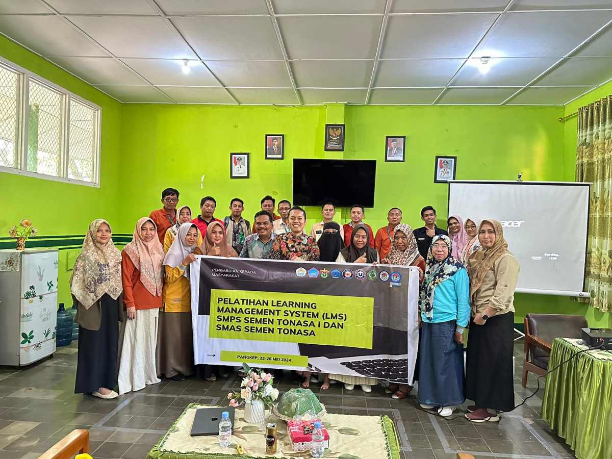 Pelatihan Learning Management System (LMS) di SMP Semen Tonasa 1, Pangkep, Sulawesi Selatan,