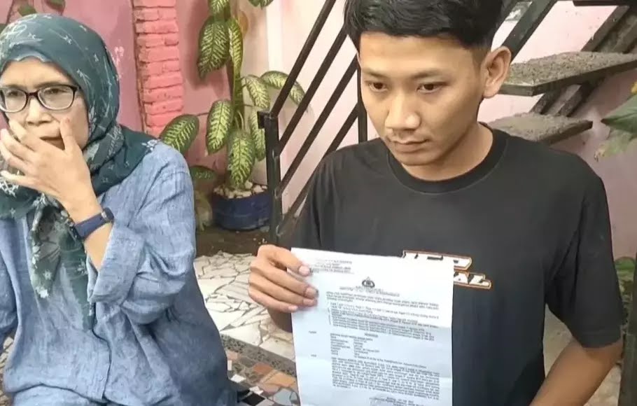 Saka Tatal bersama penasehat hukumnya