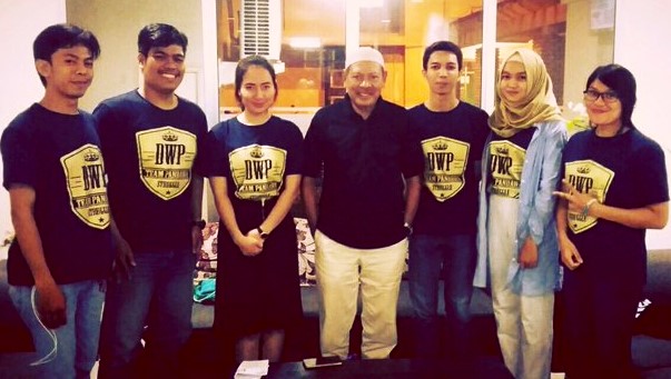 Drs.Hasyim Ado (tengah). (Foto:Istimewa).