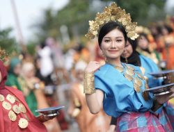 Festival Sulsel Menari Raih Dua Rekor MURI, 24.913 Pelajar Menari Paddupa Kenakan Baju Bodo