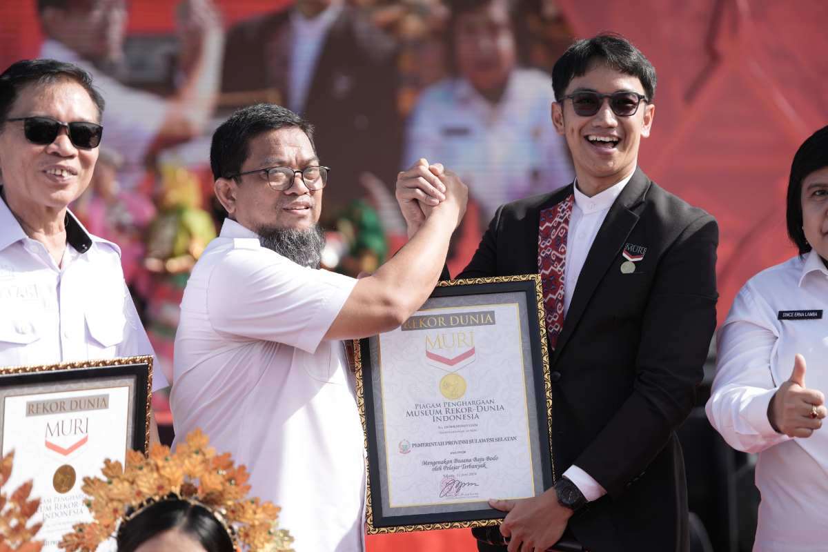 Kadisdik Sulsel terima Rekor MURI