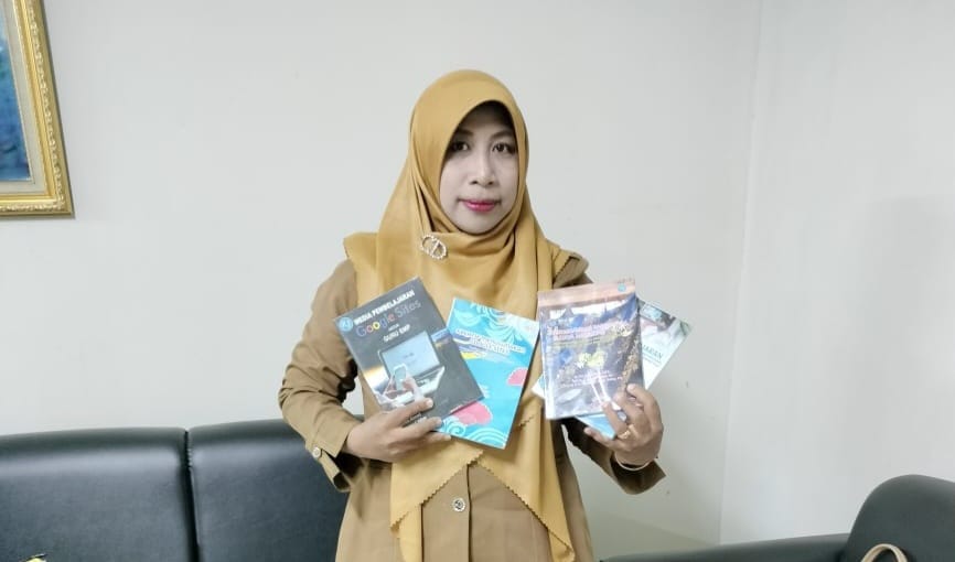 Dr Sitti Suryani, S,Pd, M,Pd