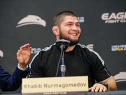 Bertemu di UFC 302, Khabib Nurmagomedov Minta Donald Trump Hentikan Serangan Israel ke Palestina.