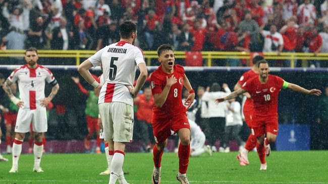 Pemain Timnas Turki Arda Guler rayakan golnya ke gawang Georgia