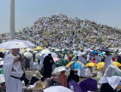 Jemaah Haji Menuju Muzdalifah, Persiapan Melempar Jumroh