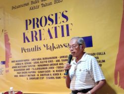 S Sinansari Ecip, Jurnalis dengan Mahkota Buku