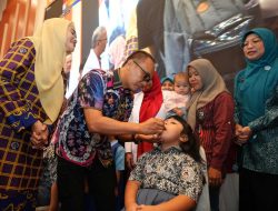 Didampingi Bunda PAUD, Gubernur Sulsel Canangkan Pemberian Vaksin Polio Putaran Kedua