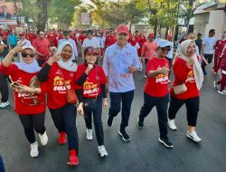 Peserta Tumpah Ruah, IRT Raih Hadiah Umroh di Jalan Santai HUT Kemerdekaan yang Digelar Pemprov Sulsel