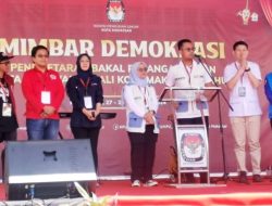 Diantar Ribuan Massa ke KPU, Seto-Rezki Pendaftar Pertama Maju Bertarung di Pilwalkot Makassar