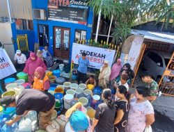 Kolaborasi dengan JOIN, Rumah Zakat Sulsel Salurkan Air Bersih untuk Wilayah Kekeringan di Kota Makassar