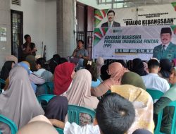 H Aras Salurkan Bantuan Beasiswa Program Indonesia Pintar (PIP) di Barru