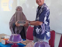 Rusdin Tompo Berbagi Inspirasi Menulis di SMP Negeri Pakkabba Kabupaten Takalar